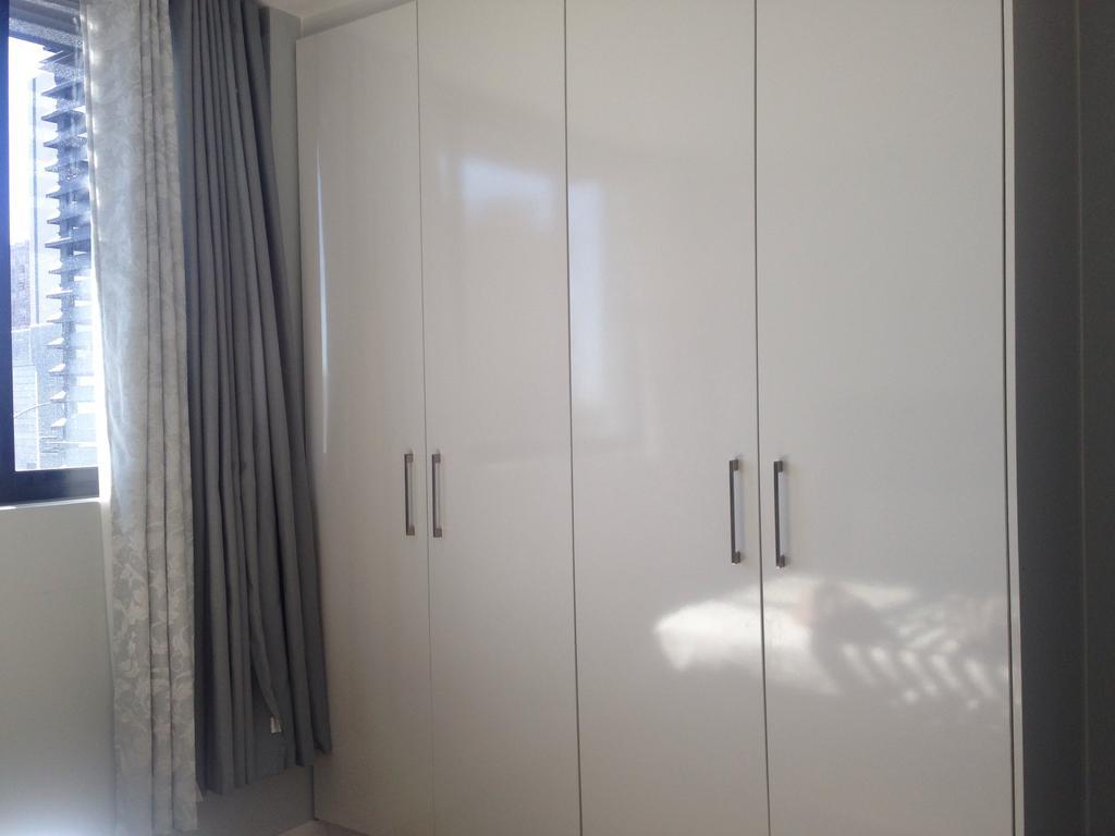77 On Independence Self Catering Apartment Виндхук Экстерьер фото
