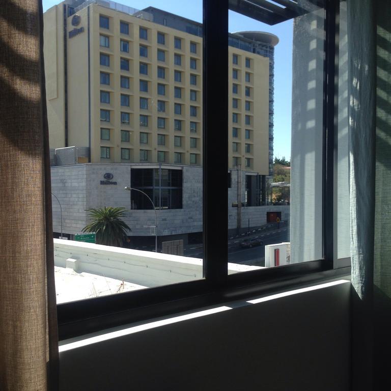 77 On Independence Self Catering Apartment Виндхук Экстерьер фото
