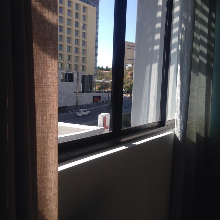 77 On Independence Self Catering Apartment Виндхук Экстерьер фото
