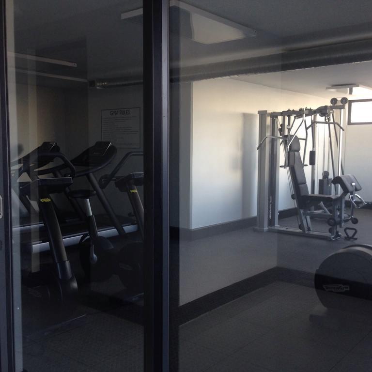 77 On Independence Self Catering Apartment Виндхук Экстерьер фото