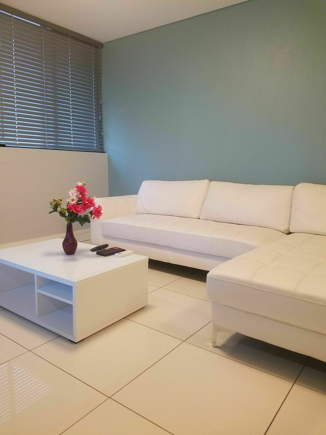 77 On Independence Self Catering Apartment Виндхук Экстерьер фото